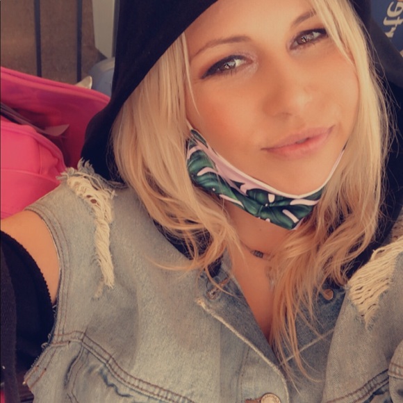 Meet your Posher, Brijette - Picture 3 of 3